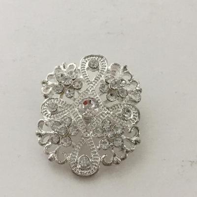 Beautiful silver tone pin rhinestone