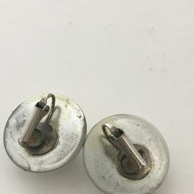 Vintage round clip on fashion earrings