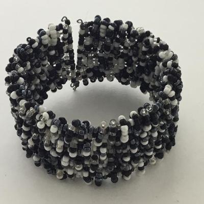 Multicolor beaded fashion bracelet