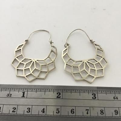 Gold tone fashion beautiful earrings