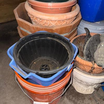 S39-Pots/buckets
