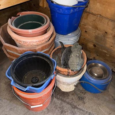 S39-Pots/buckets
