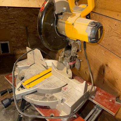 S25-Dewalt saw