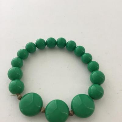 Green stretchy beaded bracelet
