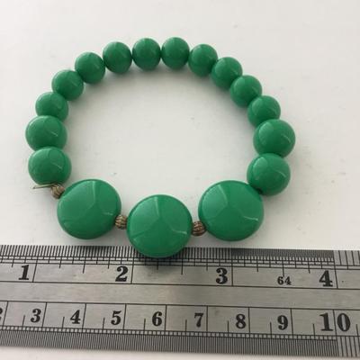 Green stretchy beaded bracelet