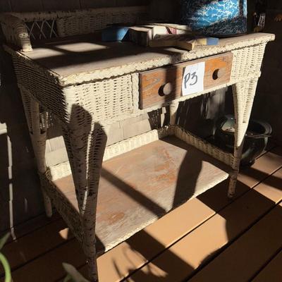 P3 Wicker table
