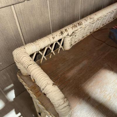 P3 Wicker table
