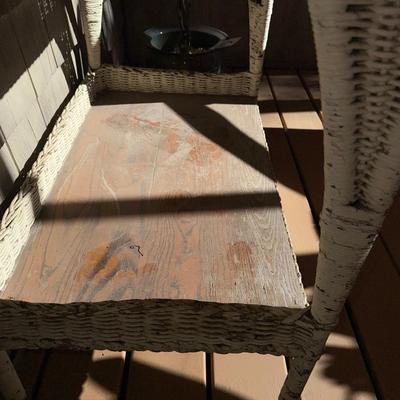 P3 Wicker table