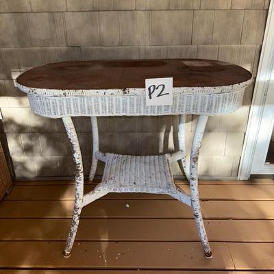 P2-Wicker table