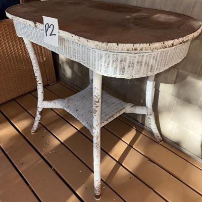 P2-Wicker table