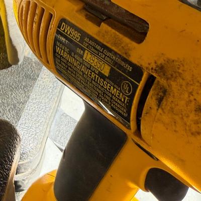 G46-Dewalt drill w/ battery