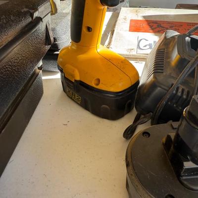 G46-Dewalt drill w/ battery