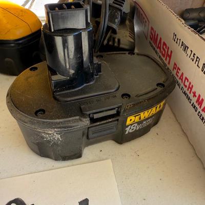 G46-Dewalt drill w/ battery