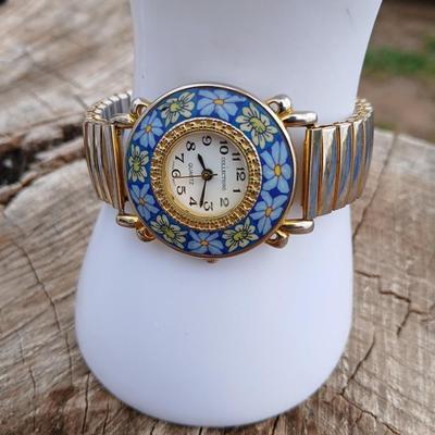 Beautiful Collections Quartz watch with Millefiori-like design and a .925 silver marked Dragonfly pendant