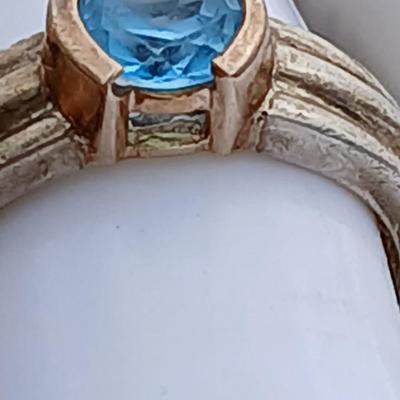 Vintage 14k Ring with blue stone - topaz - Beautiful Vintage ring! Size 7 - 14 k