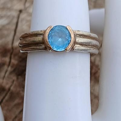 Vintage 14k Ring with blue stone - topaz - Beautiful Vintage ring! Size 7 - 14 k