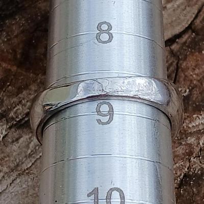 Vintage unmarked ring Size 9