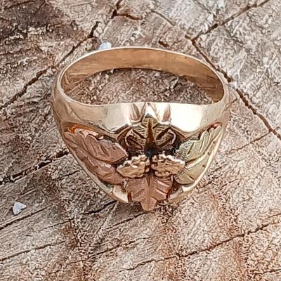 Black Hills Gold Co. marked 10k 12k ring Size - 10 K 12 K