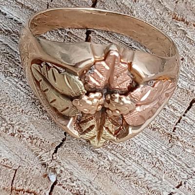 Black Hills Gold Co. marked 10k 12k ring Size - 10 K 12 K