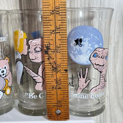 LOT 70B: Vintage Burger King Star Wars & Pizza Hut E.T. Extraterrestrial Glasses