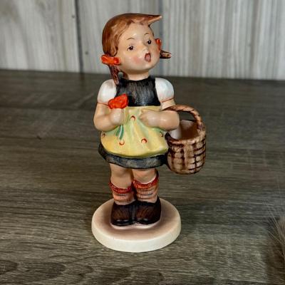 LOT 72B: Goebel M.I. Hummel Collection: 1976 & 1978 Plates & Five Figurines