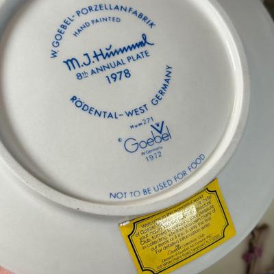 LOT 72B: Goebel M.I. Hummel Collection: 1976 & 1978 Plates & Five Figurines