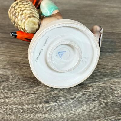 LOT 72B: Goebel M.I. Hummel Collection: 1976 & 1978 Plates & Five Figurines