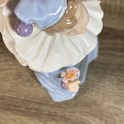 LOT 77B: Nao Lladro Circus Dreamer 1085B w/ other Matte Color Porcelain Figures (unmarked)