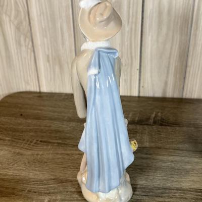 LOT 77B: Nao Lladro Circus Dreamer 1085B w/ other Matte Color Porcelain Figures (unmarked)