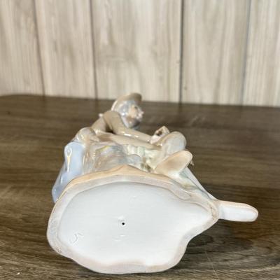 LOT 77B: Nao Lladro Circus Dreamer 1085B w/ other Matte Color Porcelain Figures (unmarked)