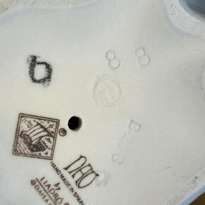 LOT 77B: Nao Lladro Circus Dreamer 1085B w/ other Matte Color Porcelain Figures (unmarked)