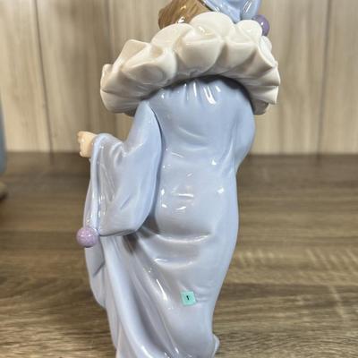 LOT 77B: Nao Lladro Circus Dreamer 1085B w/ other Matte Color Porcelain Figures (unmarked)