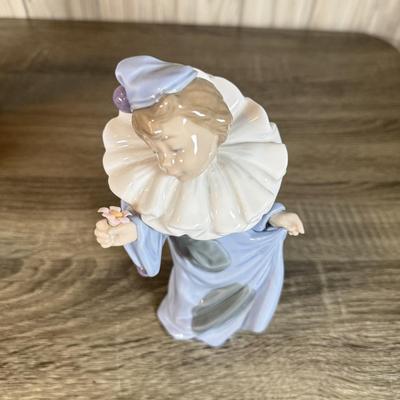 LOT 77B: Nao Lladro Circus Dreamer 1085B w/ other Matte Color Porcelain Figures (unmarked)
