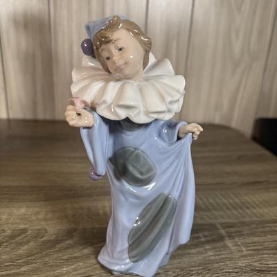 LOT 77B: Nao Lladro Circus Dreamer 1085B w/ other Matte Color Porcelain Figures (unmarked)