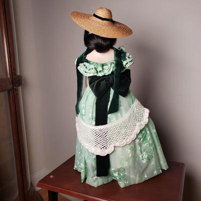 LOT 90L: Gone With The Wind Frankin Heirloom Dolls Scarlett O'Hara & Rhett Butler in Display Case