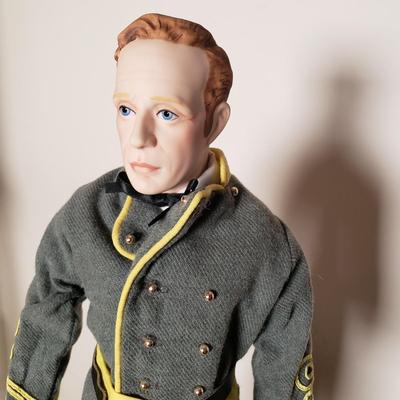 LOT 91L: Gone With The Wind Franklin Heirloom Dolls Melanie & Ashley in Display Case