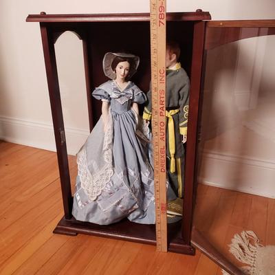 LOT 91L: Gone With The Wind Franklin Heirloom Dolls Melanie & Ashley in Display Case