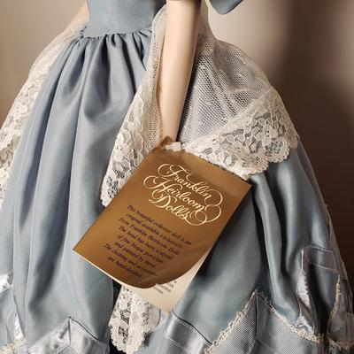 LOT 91L: Gone With The Wind Franklin Heirloom Dolls Melanie & Ashley in Display Case