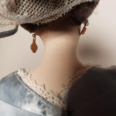 LOT 91L: Gone With The Wind Franklin Heirloom Dolls Melanie & Ashley in Display Case