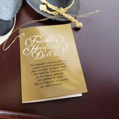 LOT 91L: Gone With The Wind Franklin Heirloom Dolls Melanie & Ashley in Display Case