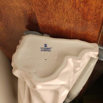 LOT 94L: Lladro Sculpture "Anniversary Waltz"