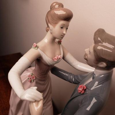 LOT 94L: Lladro Sculpture "Anniversary Waltz"