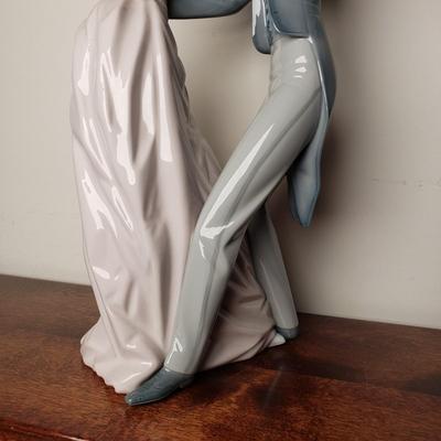 LOT 94L: Lladro Sculpture "Anniversary Waltz"