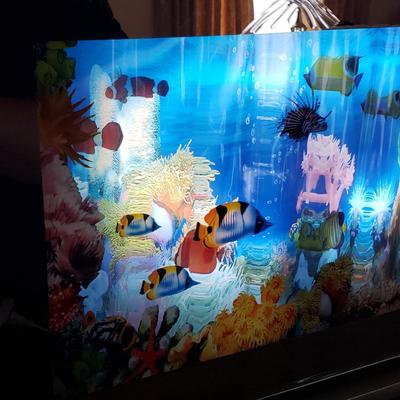 LOT 98W: Vintage Aquarium Motion Lamp with Moving Fish