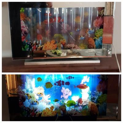 LOT 98W: Vintage Aquarium Motion Lamp with Moving Fish