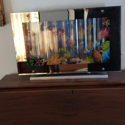 LOT 98W: Vintage Aquarium Motion Lamp with Moving Fish