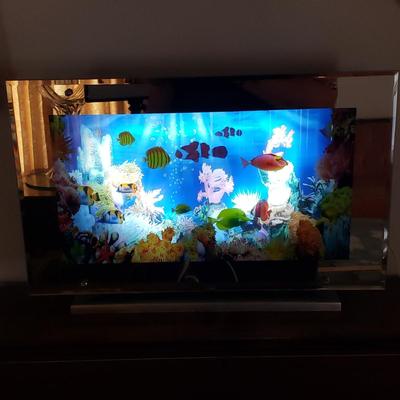 LOT 98W: Vintage Aquarium Motion Lamp with Moving Fish