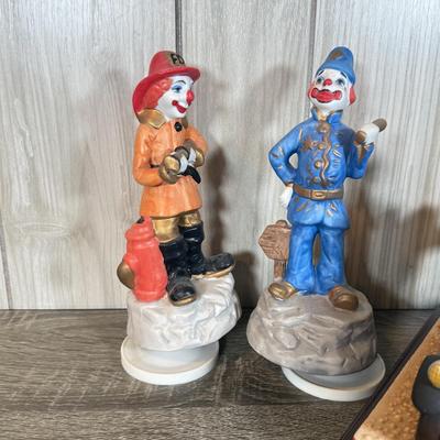 LOT 123B: Ron Lee Clown Car Sculpture w/ 2 Musical Clown Figures: Police & Fire