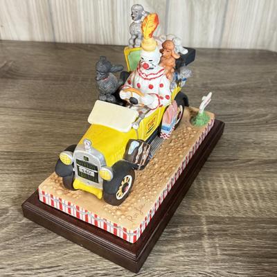 LOT 123B: Ron Lee Clown Car Sculpture w/ 2 Musical Clown Figures: Police & Fire