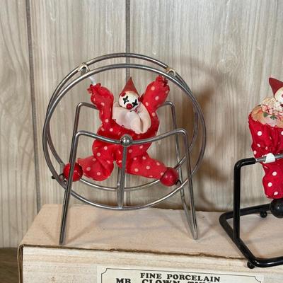 LOT 124B: Vintage Depose Italian Clown Figures, Simple Spinning Clown Toys, Carousel House Bank & More